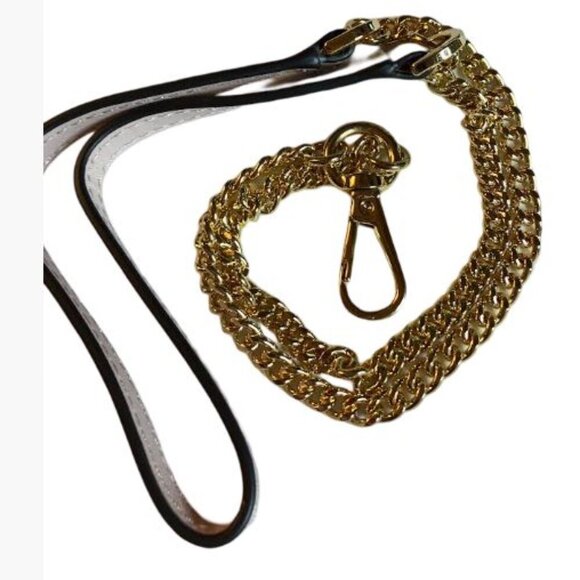 Michael Kors Metalic Logo Jet Set Travel Lipstick Holder - Picture 6 of 6